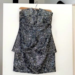 4/$20‼️ | Strapless Metallic Floral Dress
